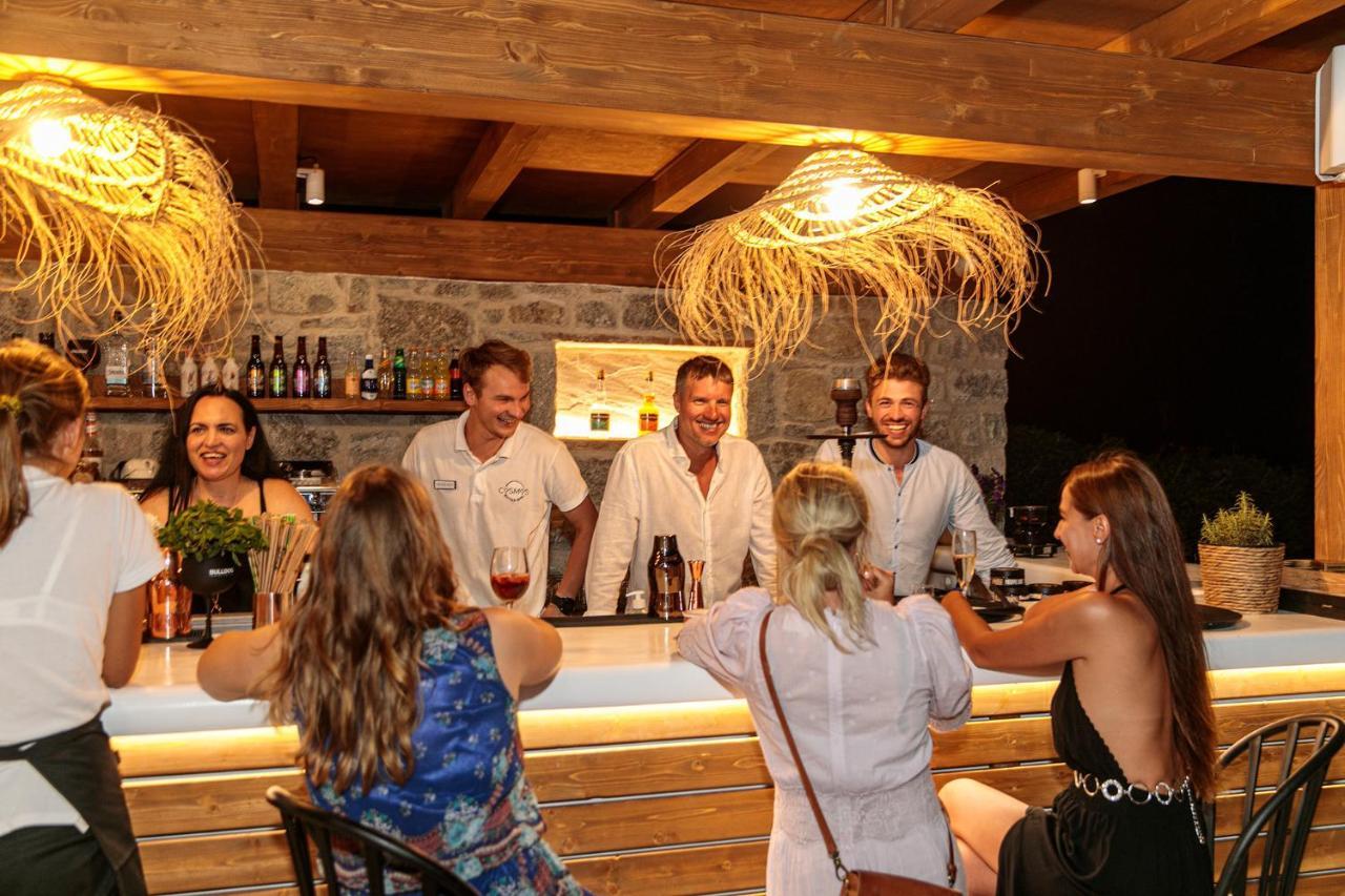 Pláka Cosmos Hotel מראה חיצוני תמונה